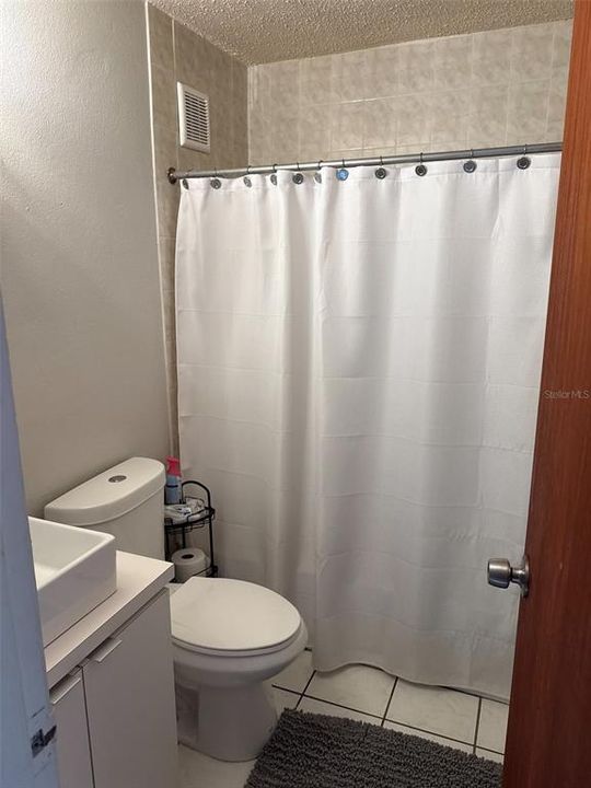 For Rent: $1,800 (3 beds, 2 baths, 1100 Square Feet)