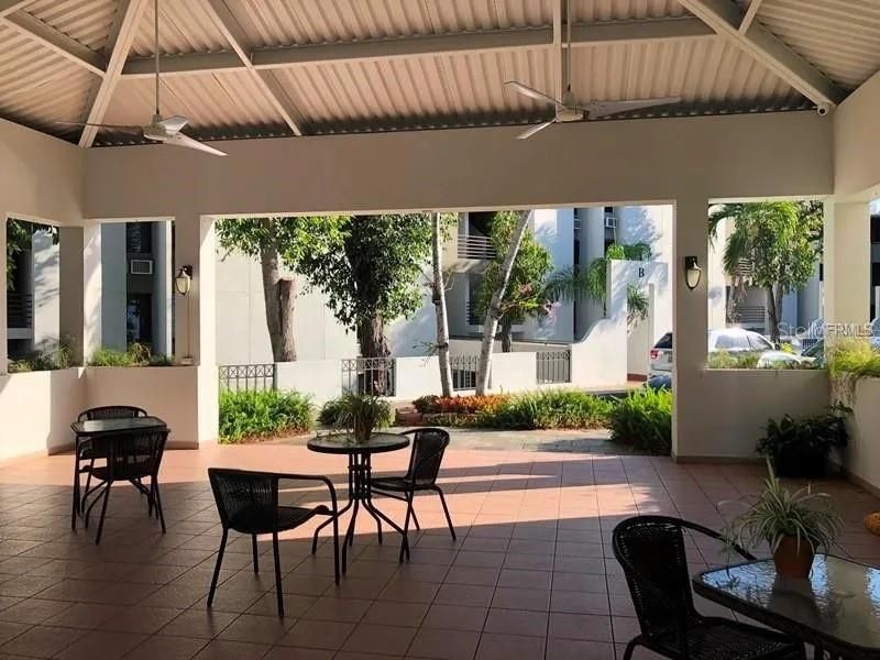 For Rent: $1,800 (3 beds, 2 baths, 1100 Square Feet)