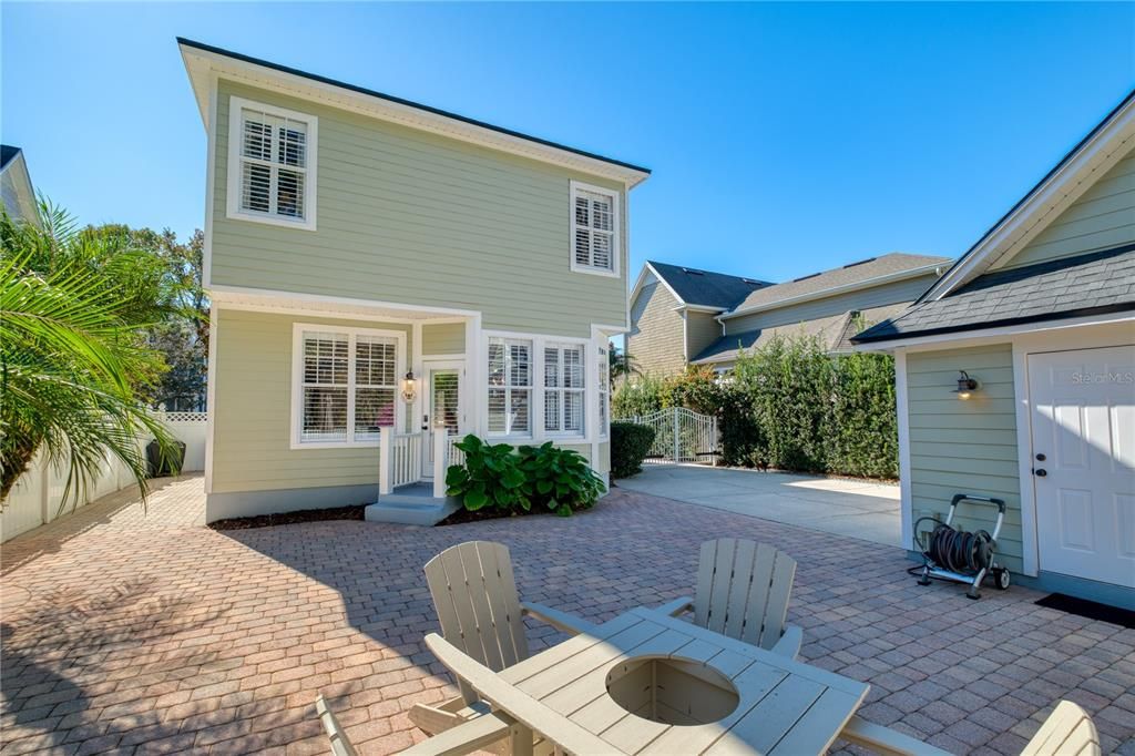 Active With Contract: $910,000 (3 beds, 2 baths, 2453 Square Feet)