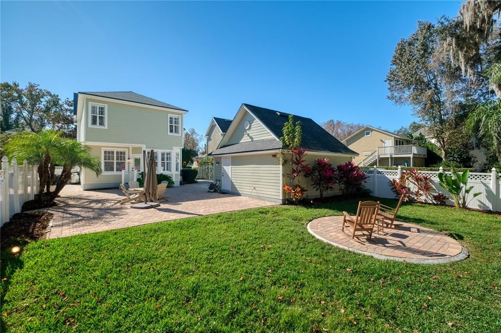 Active With Contract: $910,000 (3 beds, 2 baths, 2453 Square Feet)