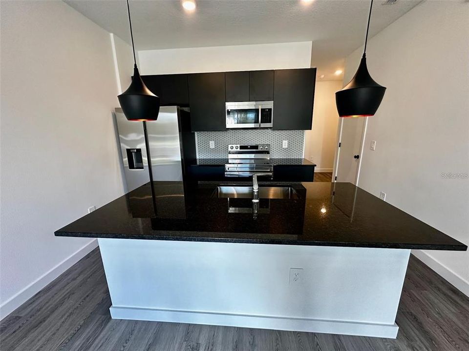 待售: $335,000 (3 贝兹, 3 浴室, 1360 平方英尺)