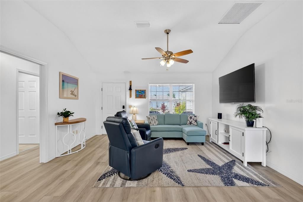 For Sale: $539,000 (3 beds, 2 baths, 1392 Square Feet)