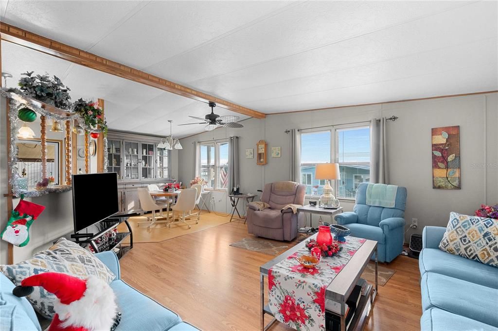 En Venta: $129,900 (2 camas, 2 baños, 1056 Pies cuadrados)