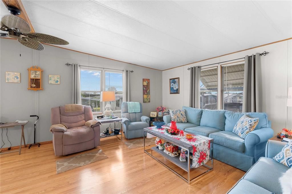 En Venta: $129,900 (2 camas, 2 baños, 1056 Pies cuadrados)