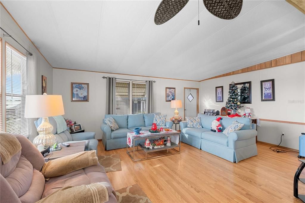 En Venta: $129,900 (2 camas, 2 baños, 1056 Pies cuadrados)