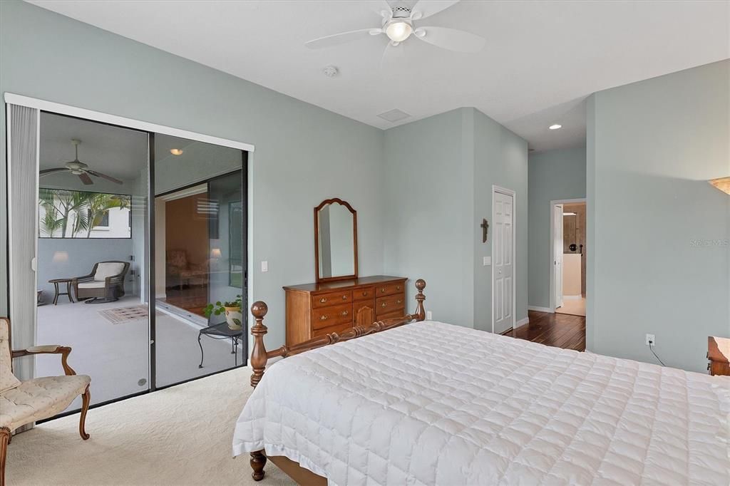 For Sale: $595,000 (2 beds, 2 baths, 1901 Square Feet)