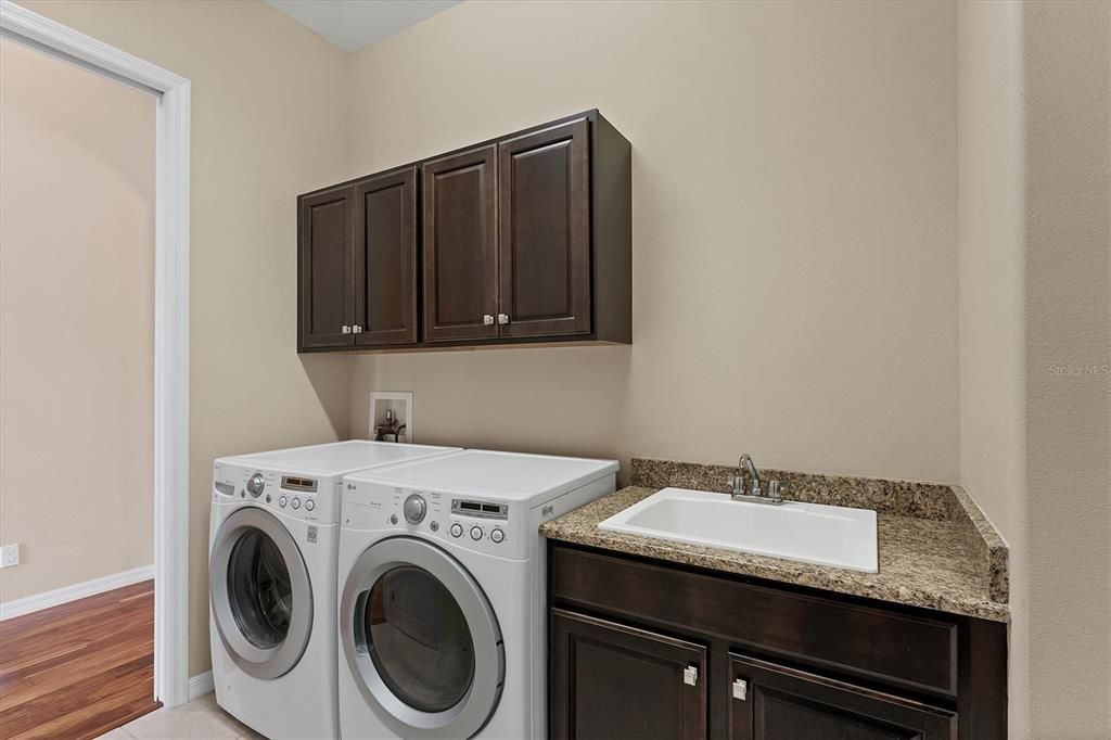 For Sale: $595,000 (2 beds, 2 baths, 1901 Square Feet)