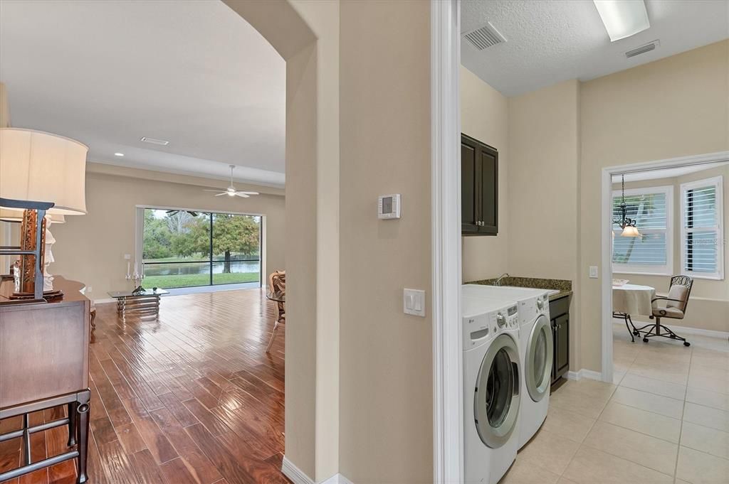 For Sale: $595,000 (2 beds, 2 baths, 1901 Square Feet)