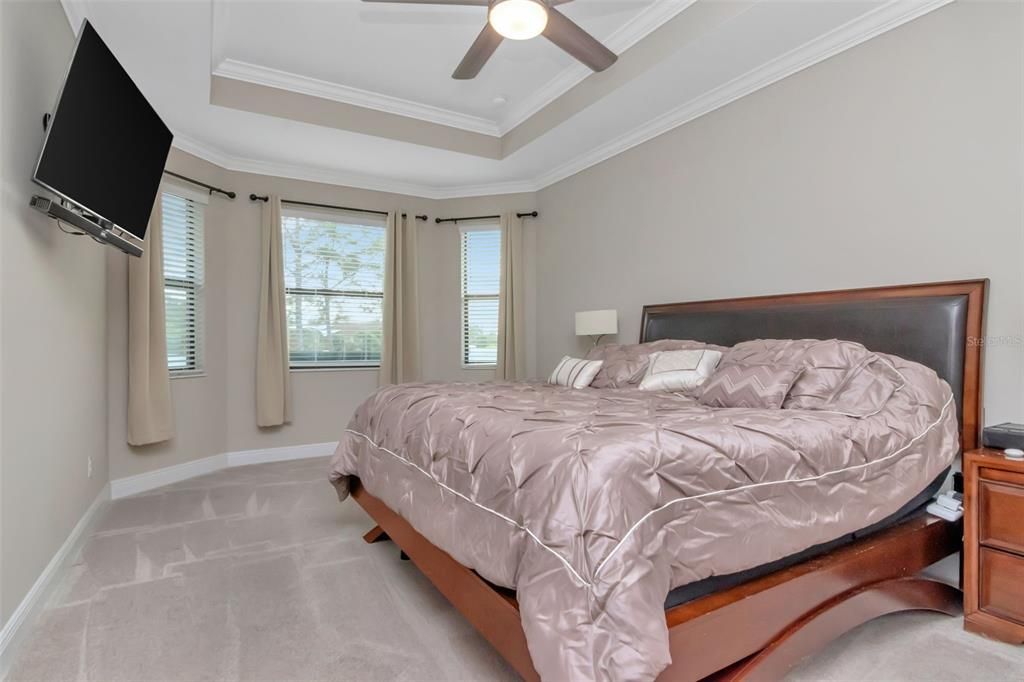 For Sale: $449,000 (4 beds, 2 baths, 1987 Square Feet)