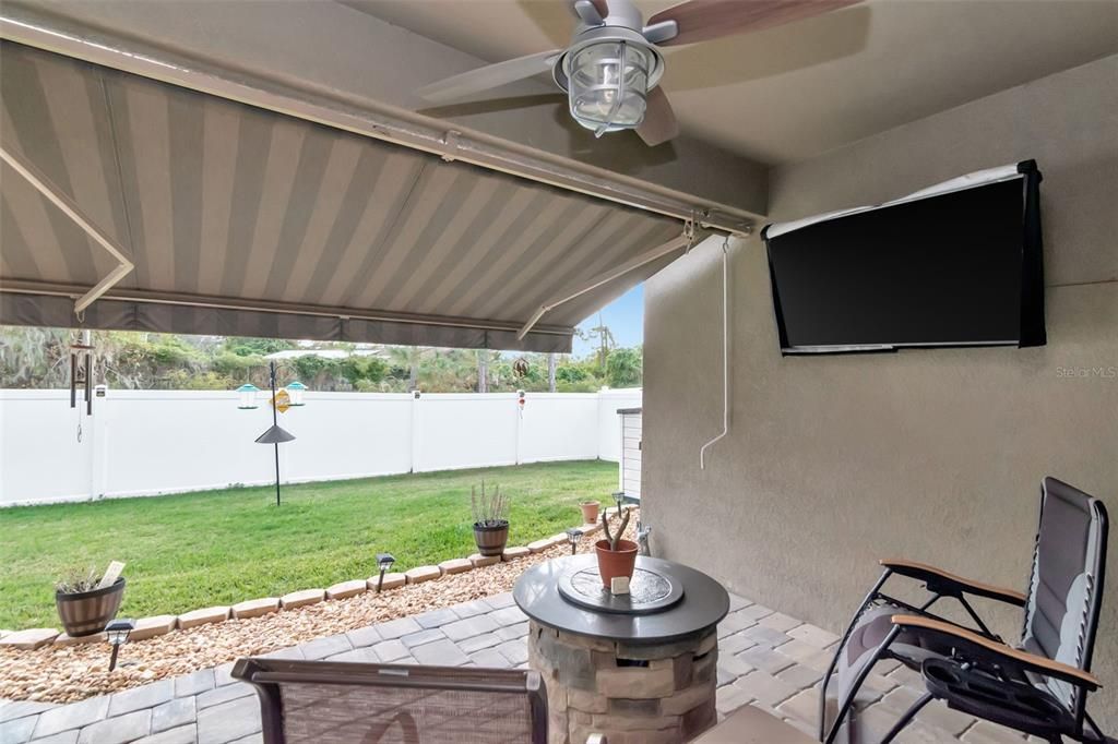 For Sale: $449,000 (4 beds, 2 baths, 1987 Square Feet)