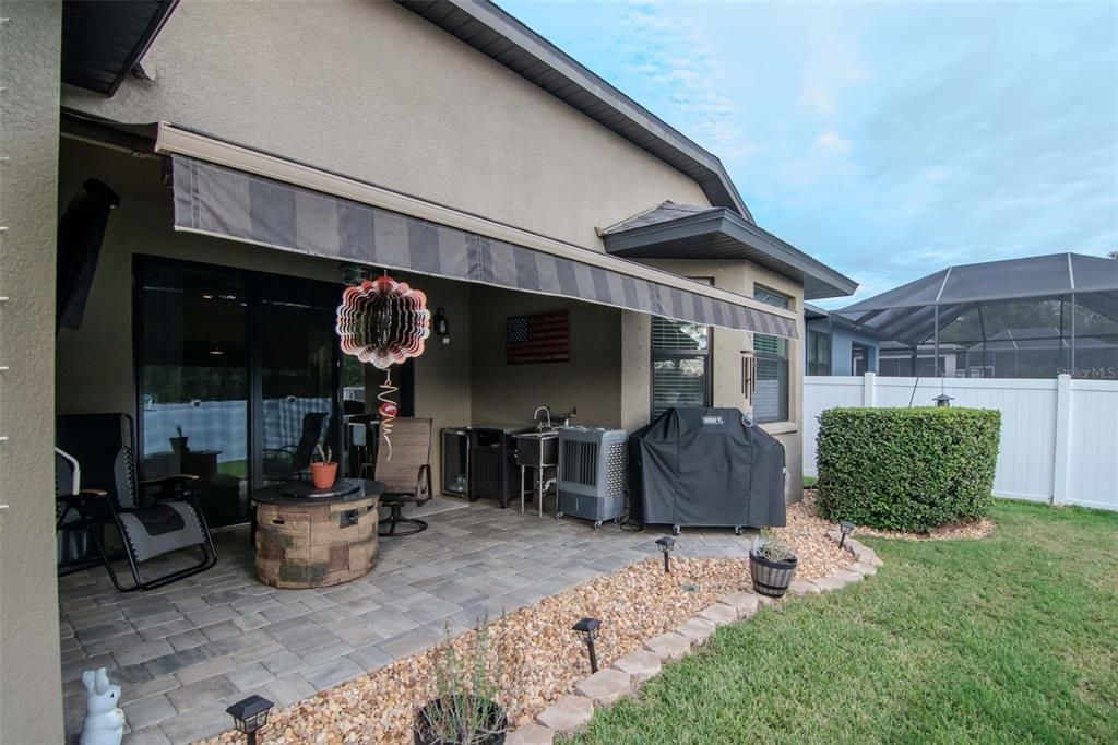 For Sale: $449,000 (4 beds, 2 baths, 1987 Square Feet)