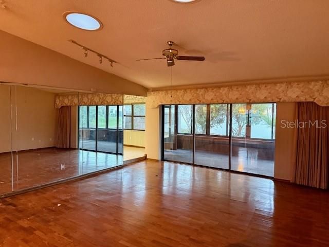 En Venta: $375,000 (3 camas, 2 baños, 2113 Pies cuadrados)