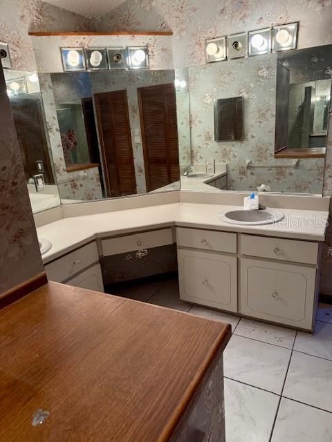 En Venta: $375,000 (3 camas, 2 baños, 2113 Pies cuadrados)