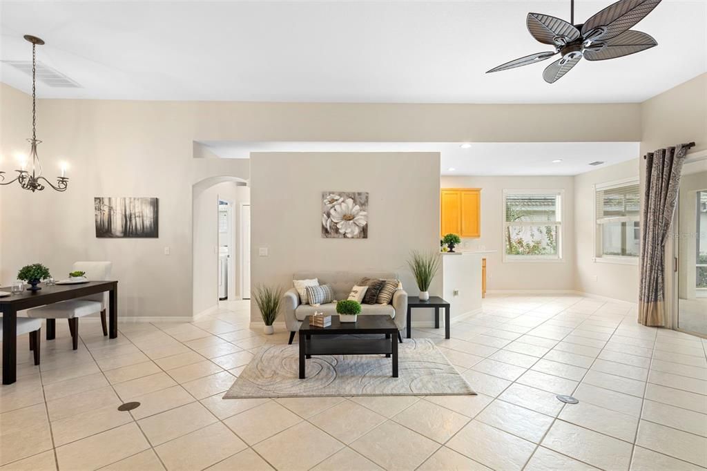 En Venta: $410,000 (3 camas, 2 baños, 1901 Pies cuadrados)