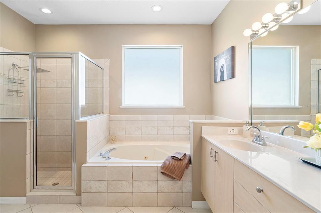 En Venta: $410,000 (3 camas, 2 baños, 1901 Pies cuadrados)