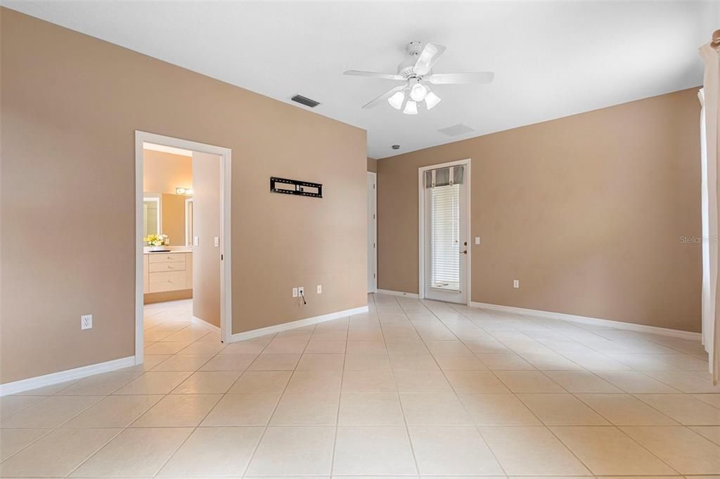 En Venta: $410,000 (3 camas, 2 baños, 1901 Pies cuadrados)