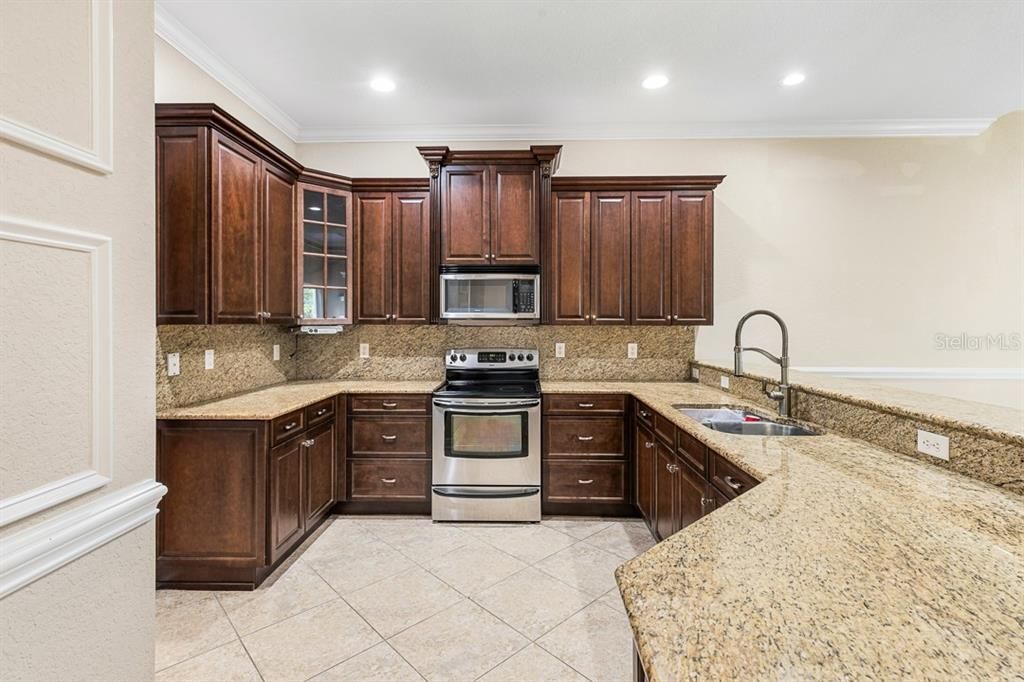 На продажу: $525,000 (5 спален, 3 ванн, 3136 Квадратных фут)