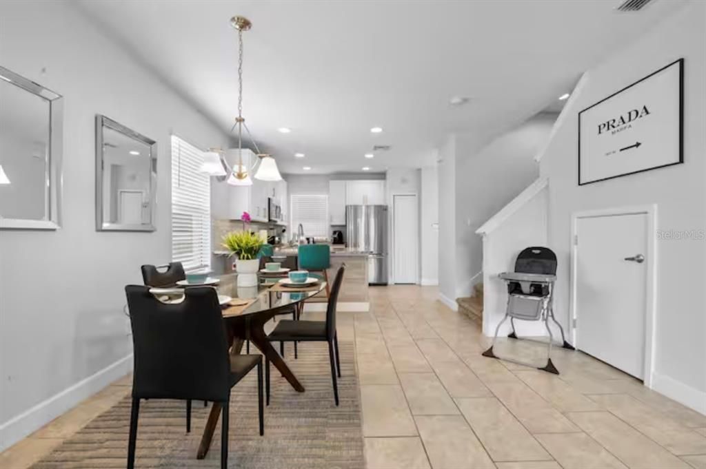 For Rent: $2,800 (3 beds, 2 baths, 1379 Square Feet)