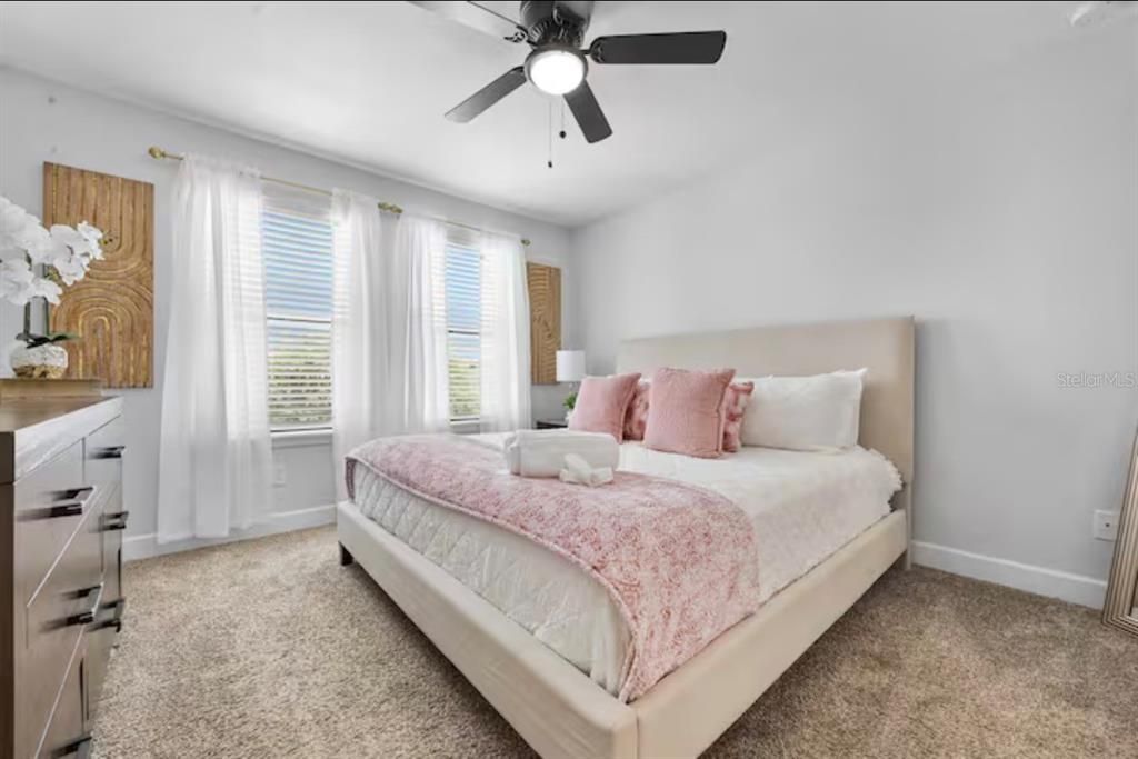 For Rent: $2,800 (3 beds, 2 baths, 1379 Square Feet)