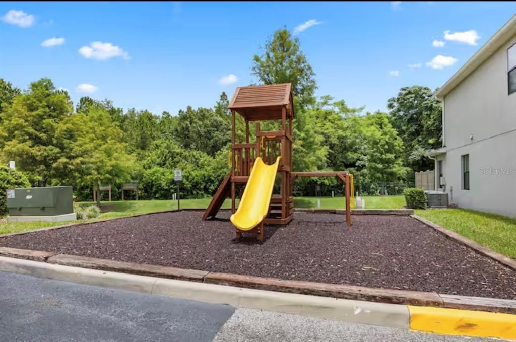 For Rent: $2,800 (3 beds, 2 baths, 1379 Square Feet)