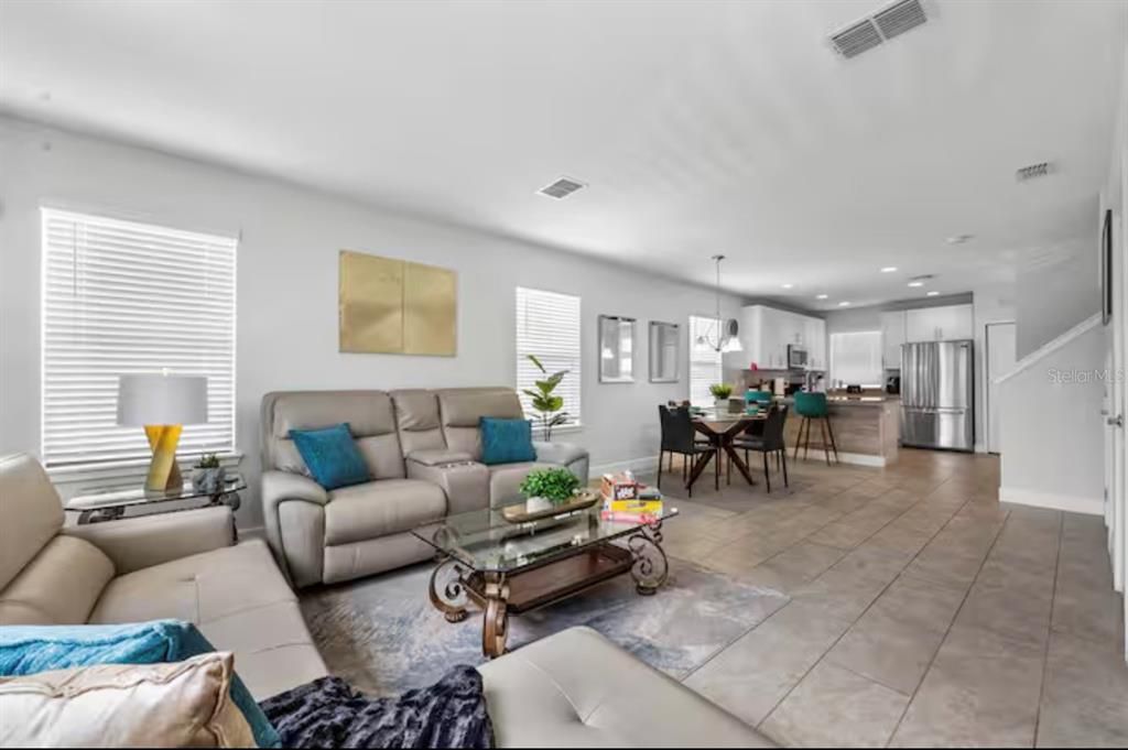 For Rent: $2,800 (3 beds, 2 baths, 1379 Square Feet)