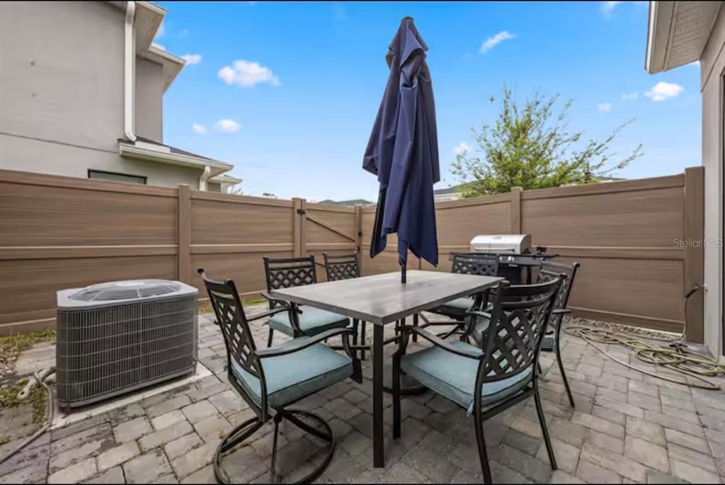 For Rent: $2,800 (3 beds, 2 baths, 1379 Square Feet)