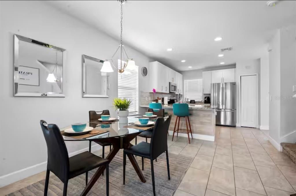 For Rent: $2,800 (3 beds, 2 baths, 1379 Square Feet)