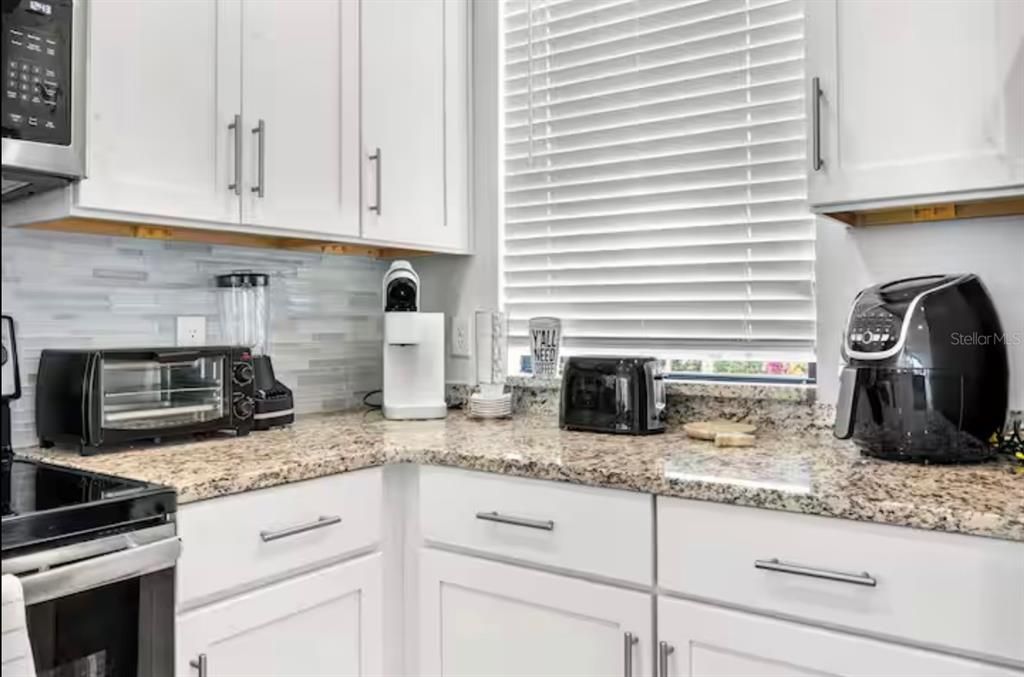 For Rent: $2,800 (3 beds, 2 baths, 1379 Square Feet)