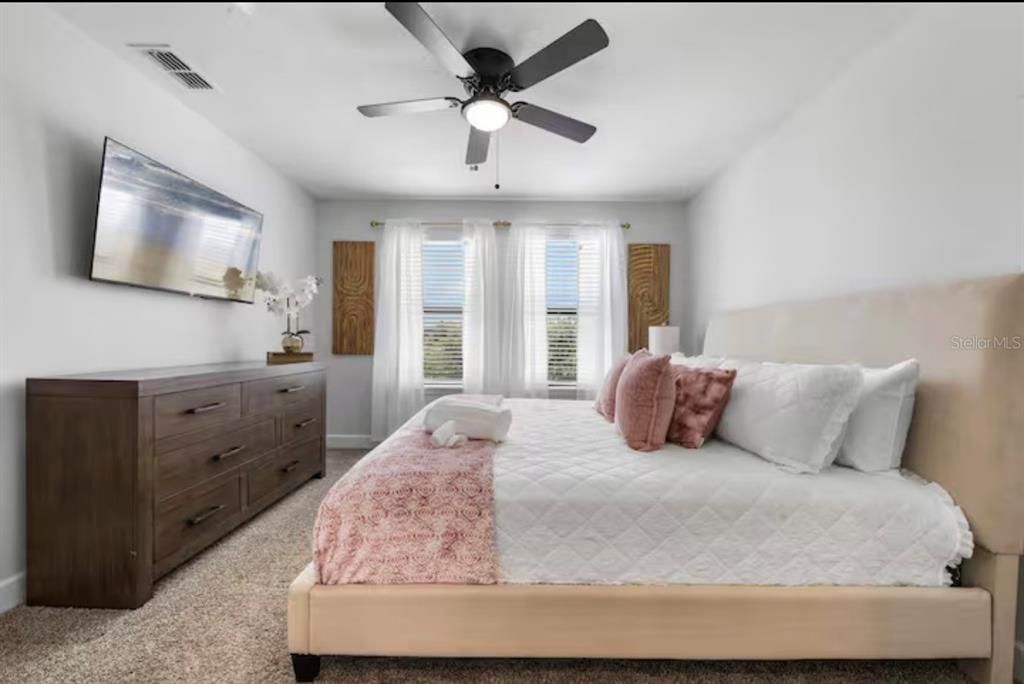 For Rent: $2,800 (3 beds, 2 baths, 1379 Square Feet)