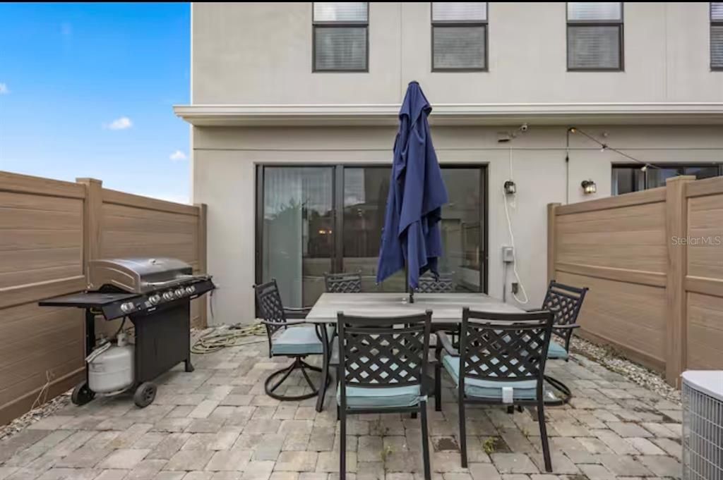 For Rent: $2,800 (3 beds, 2 baths, 1379 Square Feet)