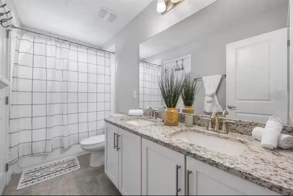 For Rent: $2,800 (3 beds, 2 baths, 1379 Square Feet)