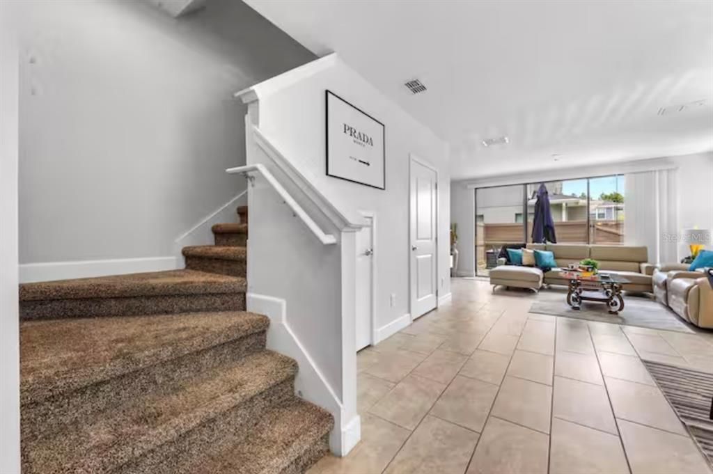 For Rent: $2,800 (3 beds, 2 baths, 1379 Square Feet)