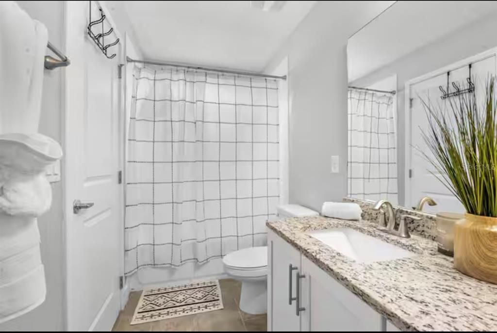 For Rent: $2,800 (3 beds, 2 baths, 1379 Square Feet)