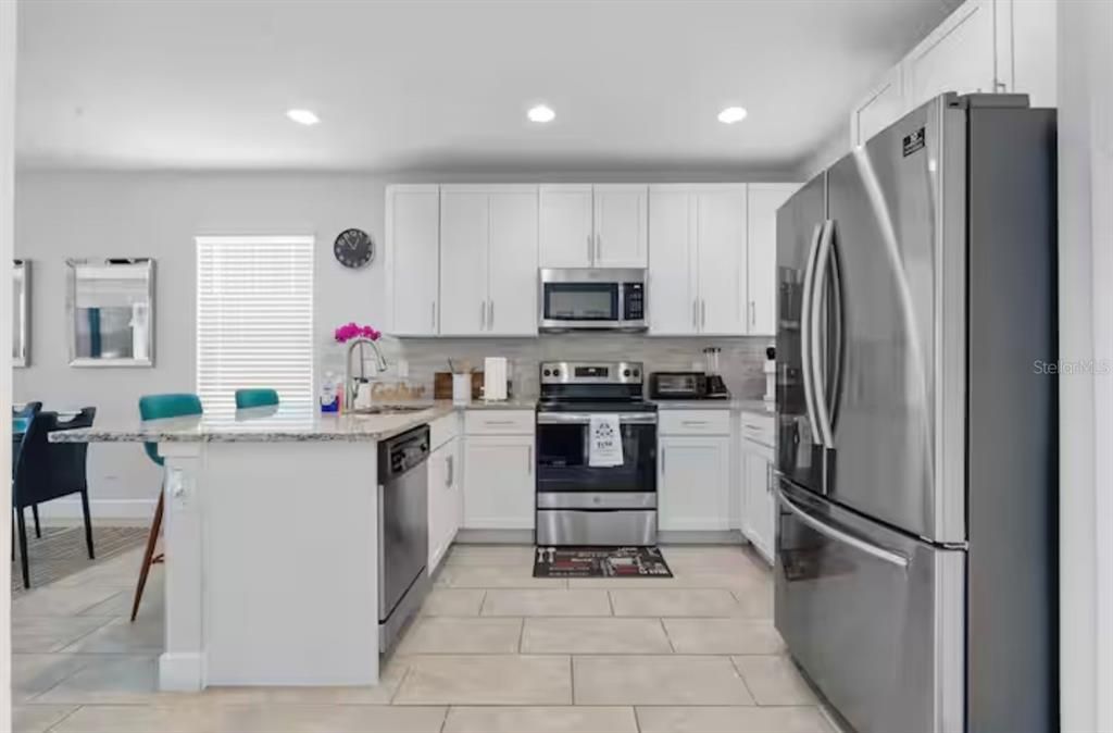 For Rent: $2,800 (3 beds, 2 baths, 1379 Square Feet)