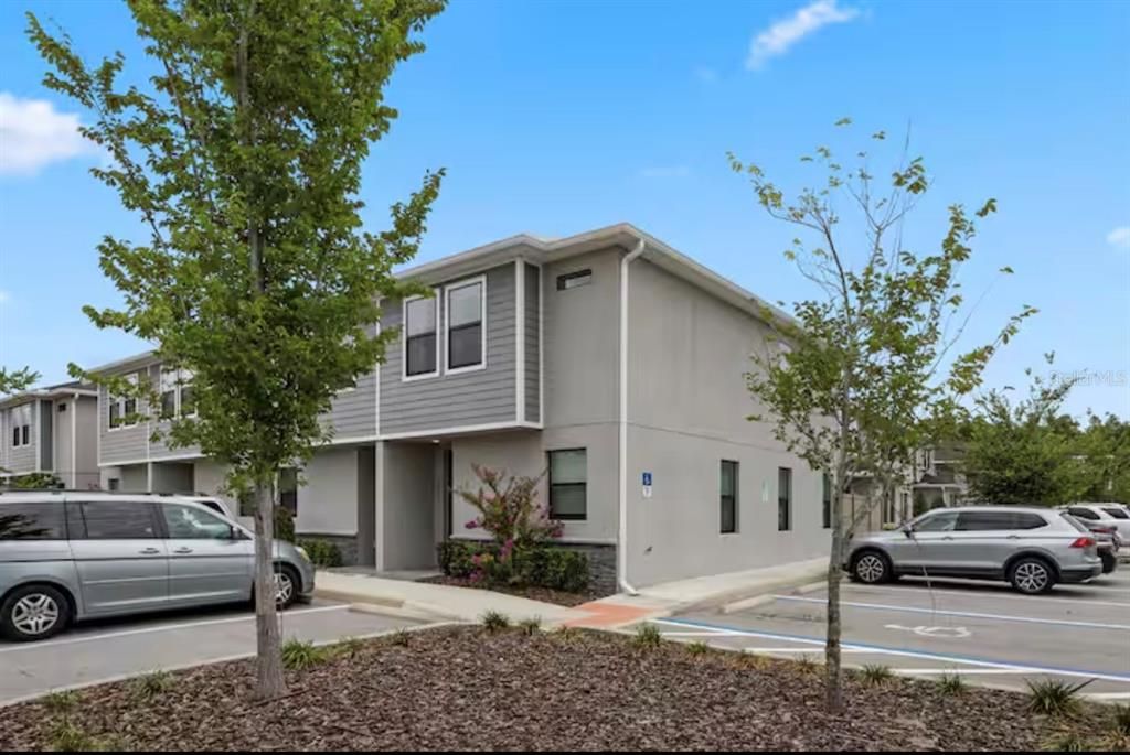 For Rent: $2,800 (3 beds, 2 baths, 1379 Square Feet)