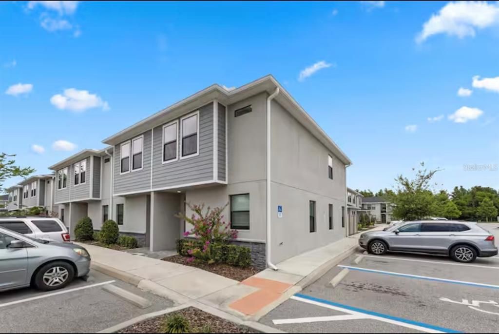 For Rent: $2,800 (3 beds, 2 baths, 1379 Square Feet)