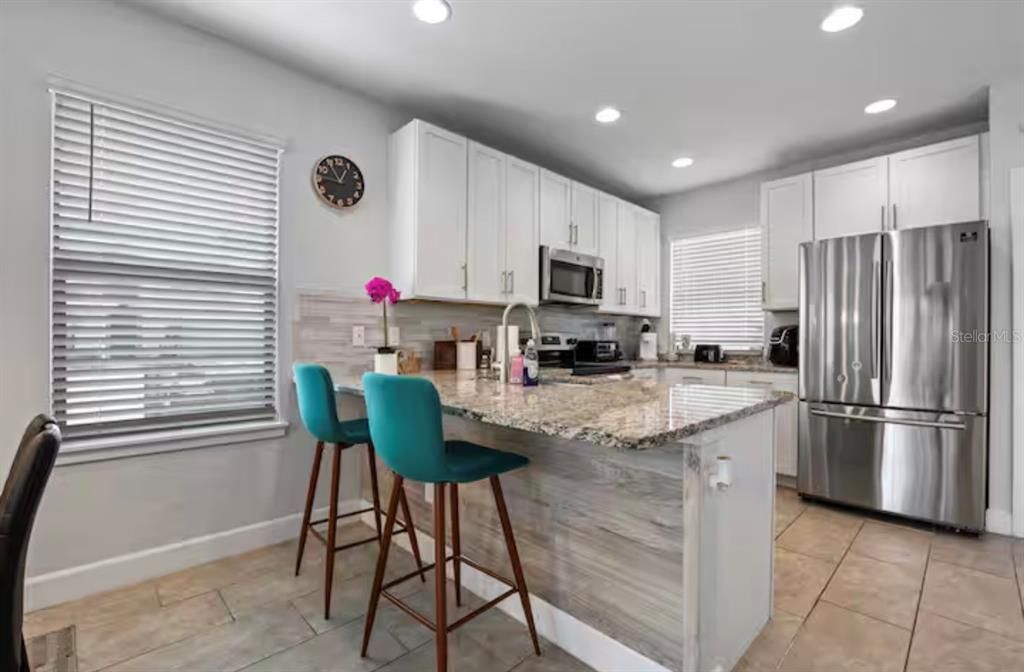 For Rent: $2,800 (3 beds, 2 baths, 1379 Square Feet)