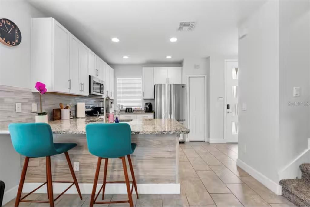 For Rent: $2,800 (3 beds, 2 baths, 1379 Square Feet)