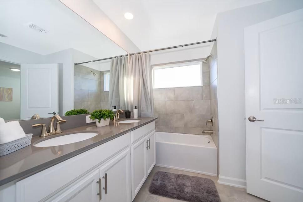 For Rent: $2,650 (4 beds, 3 baths, 1914 Square Feet)