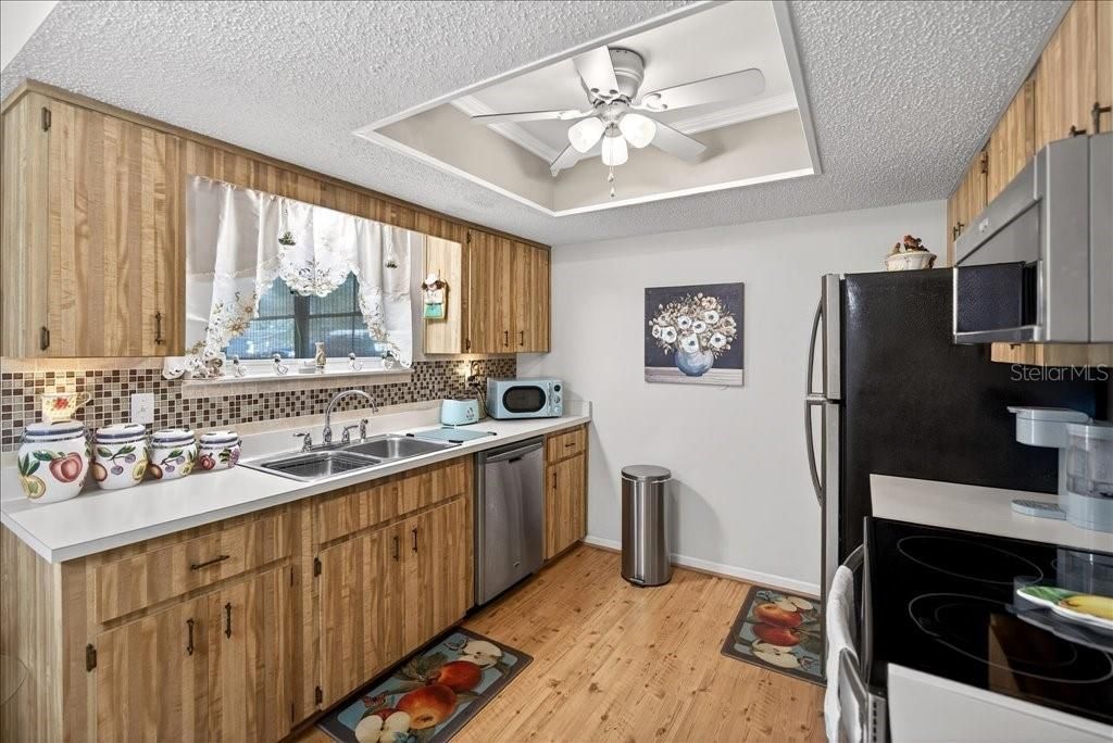 For Sale: $179,000 (2 beds, 2 baths, 960 Square Feet)