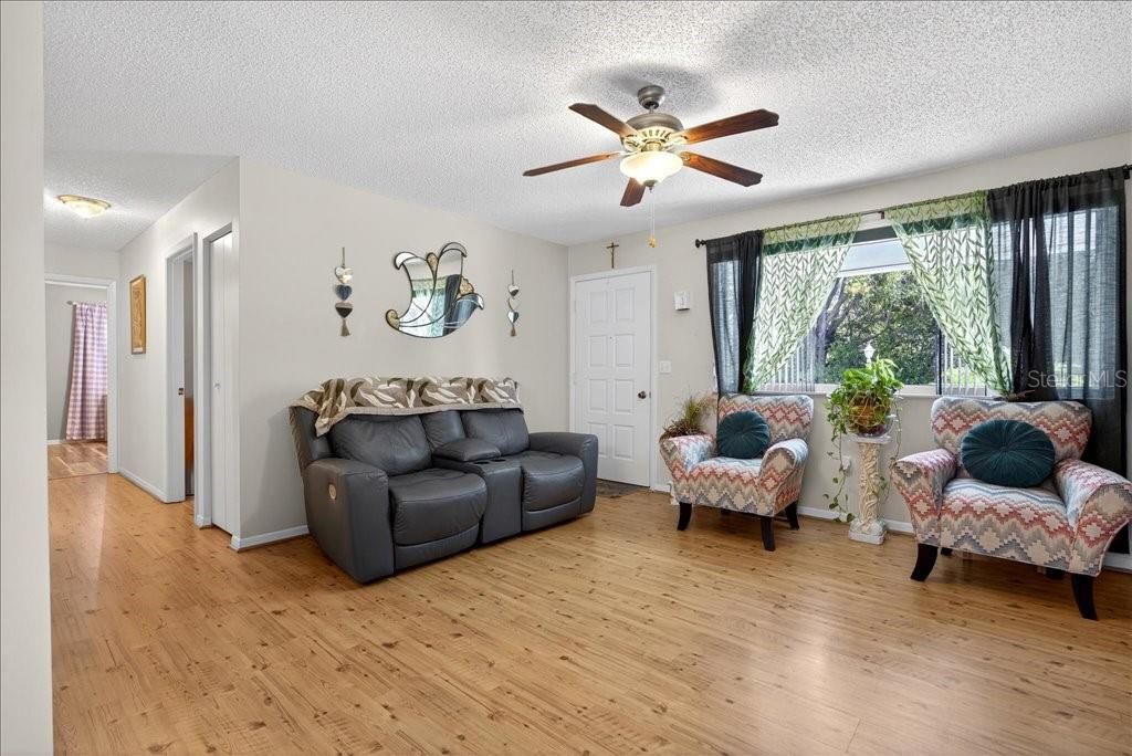 For Sale: $179,000 (2 beds, 2 baths, 960 Square Feet)