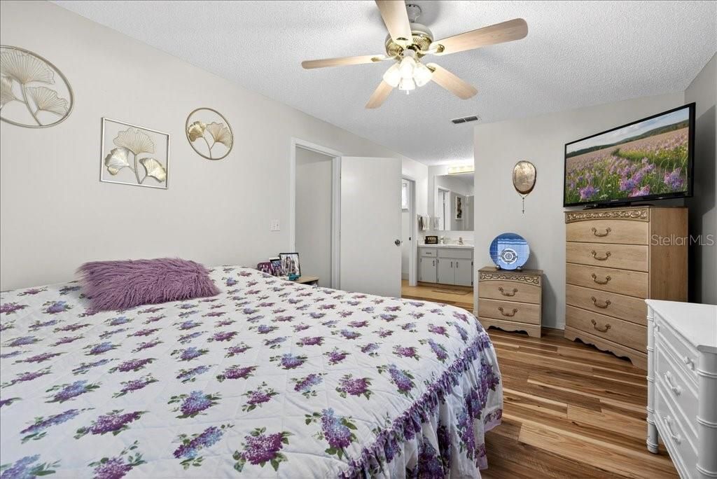 For Sale: $179,000 (2 beds, 2 baths, 960 Square Feet)