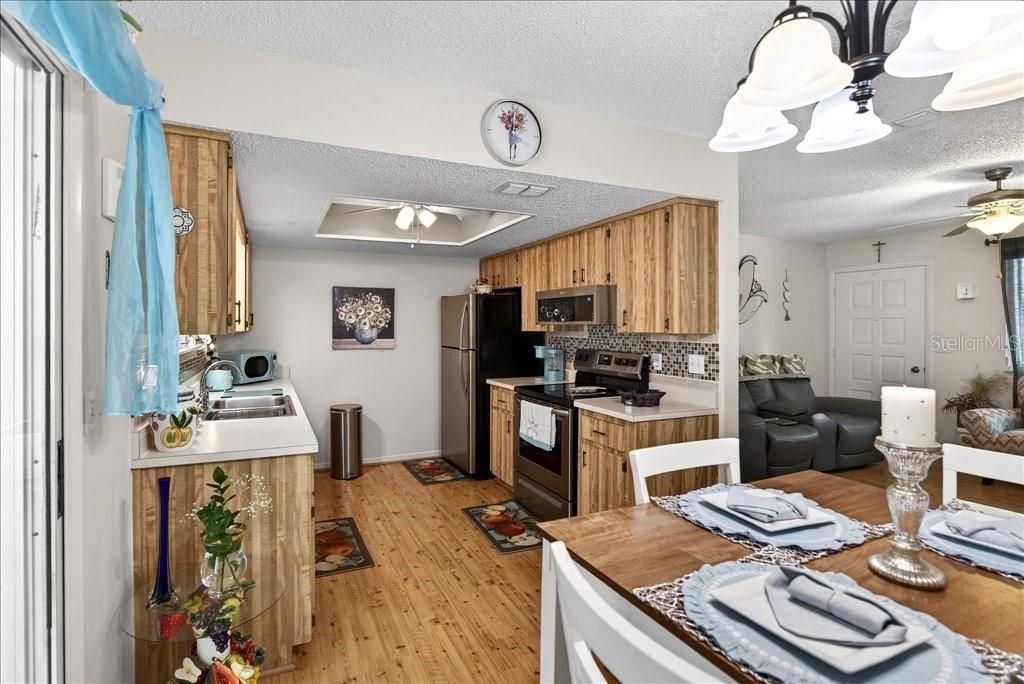 For Sale: $179,000 (2 beds, 2 baths, 960 Square Feet)