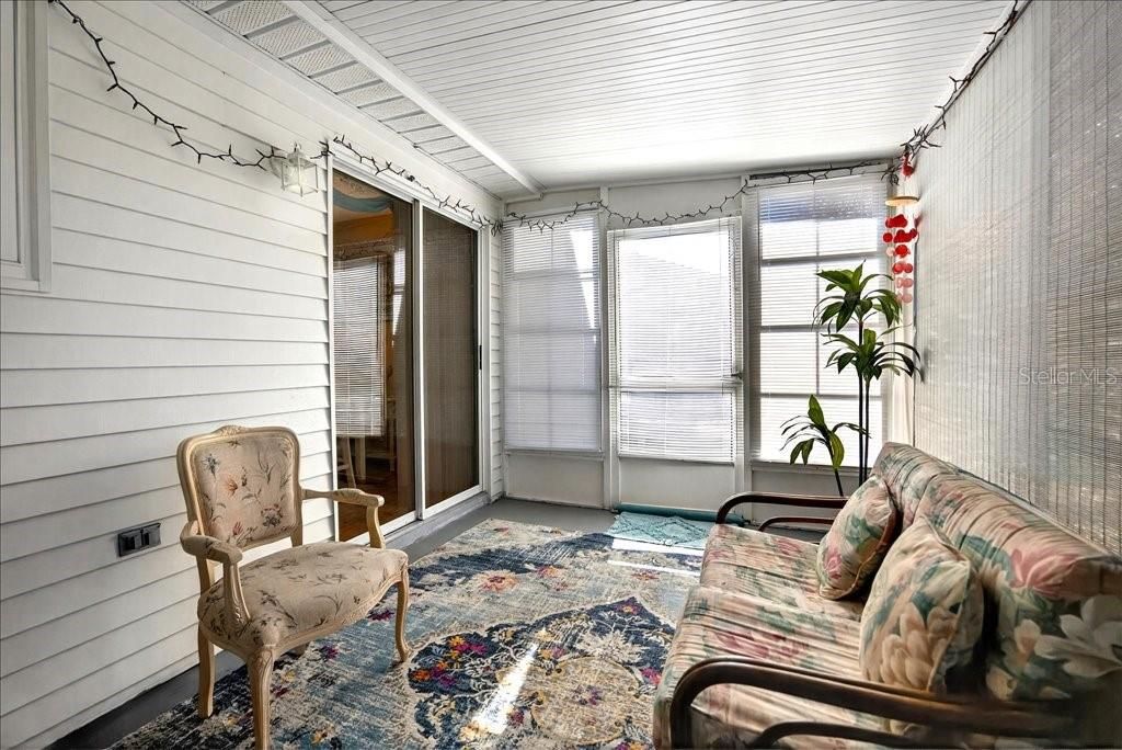 For Sale: $179,000 (2 beds, 2 baths, 960 Square Feet)