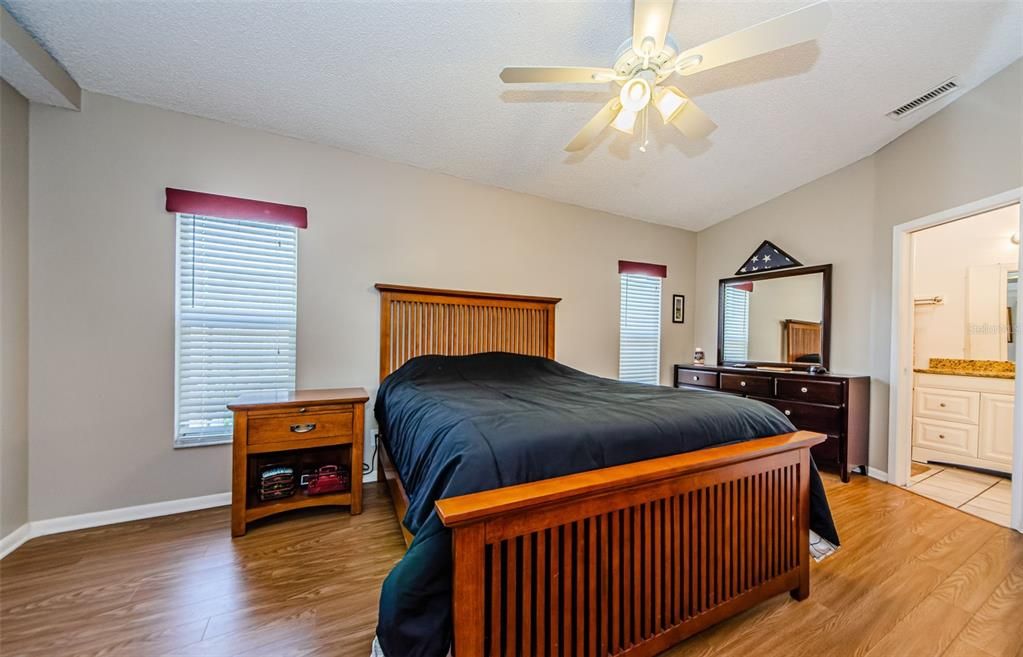 For Sale: $479,900 (3 beds, 3 baths, 1729 Square Feet)