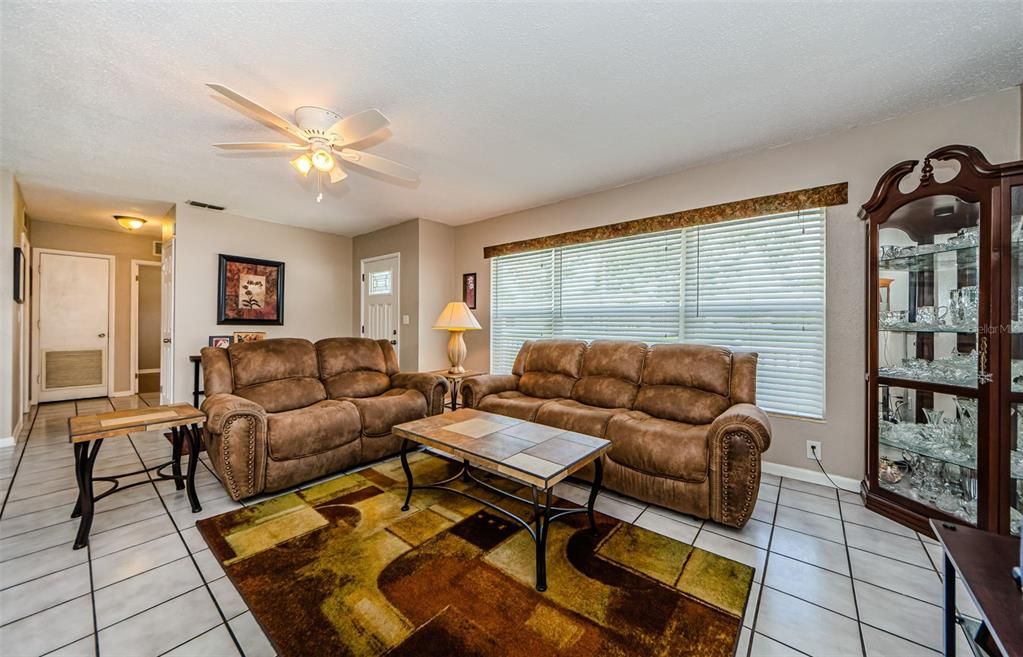 For Sale: $479,900 (3 beds, 3 baths, 1729 Square Feet)