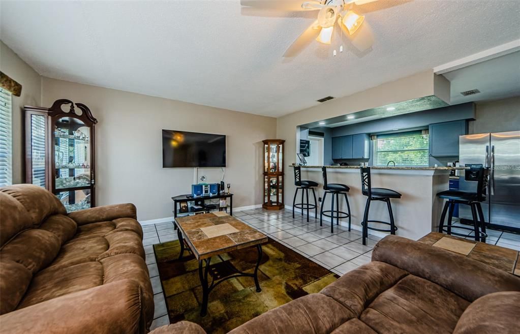 For Sale: $479,900 (3 beds, 3 baths, 1729 Square Feet)