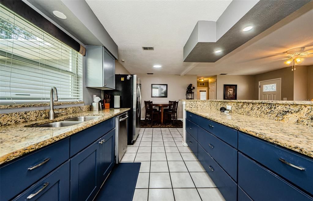 For Sale: $479,900 (3 beds, 3 baths, 1729 Square Feet)