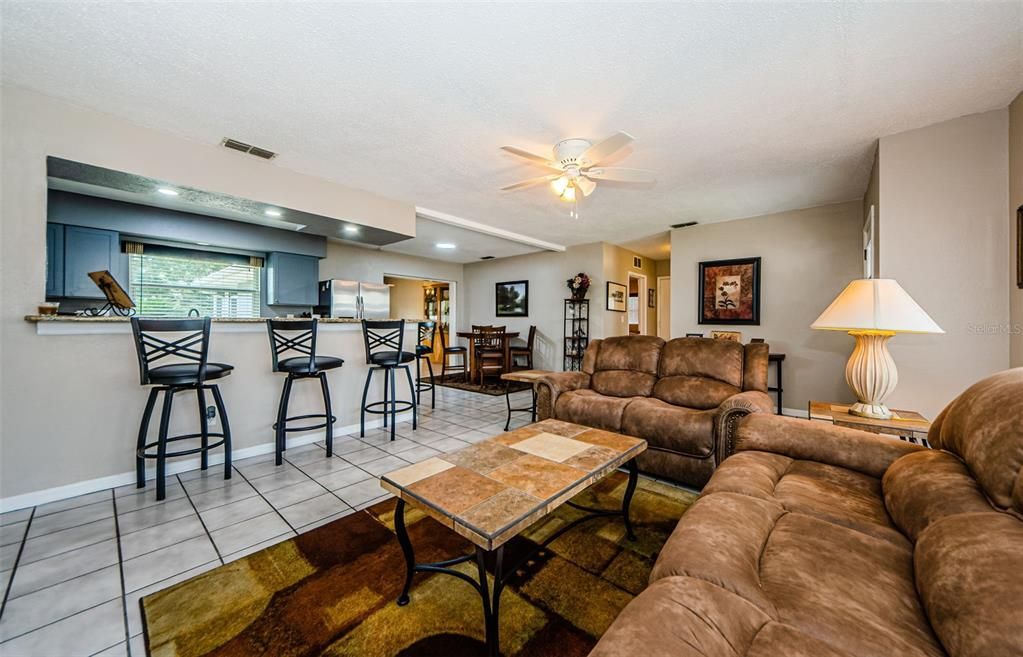 For Sale: $479,900 (3 beds, 3 baths, 1729 Square Feet)