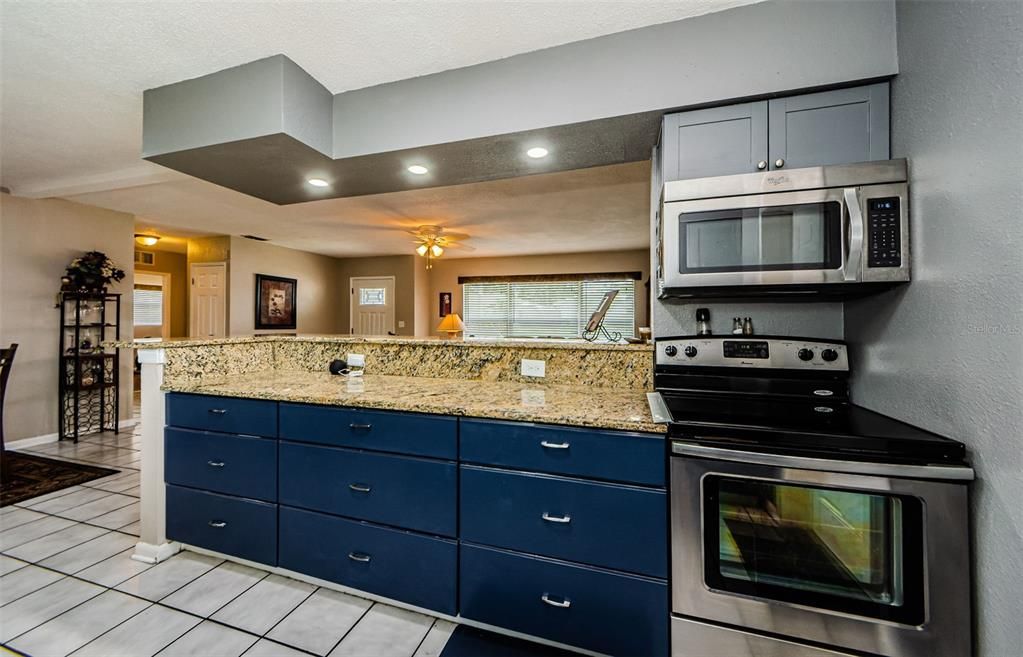 For Sale: $479,900 (3 beds, 3 baths, 1729 Square Feet)